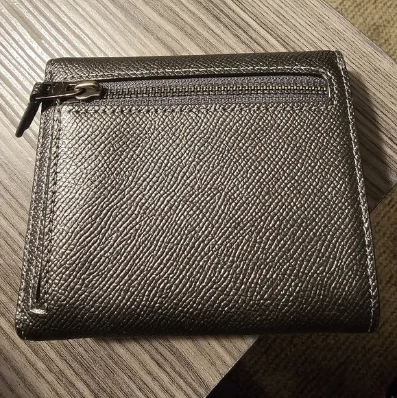 Excellent Pre Loved Coach Wyn Wallet Color Gunmetal - Picture 2 of 5